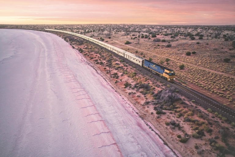 Train Indian Pacific, Lake Hart, l'Australie du Sud © Journey Beyond