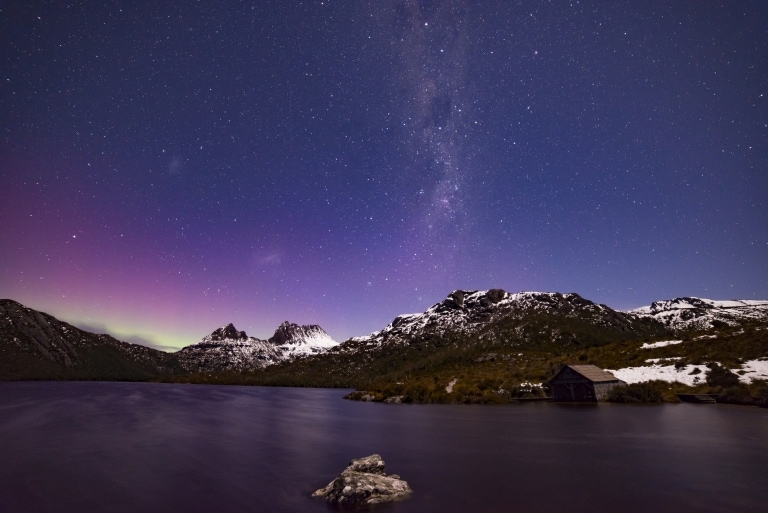 Aurora Australis over Cradle Mountain, TAS © Pierre Destribats