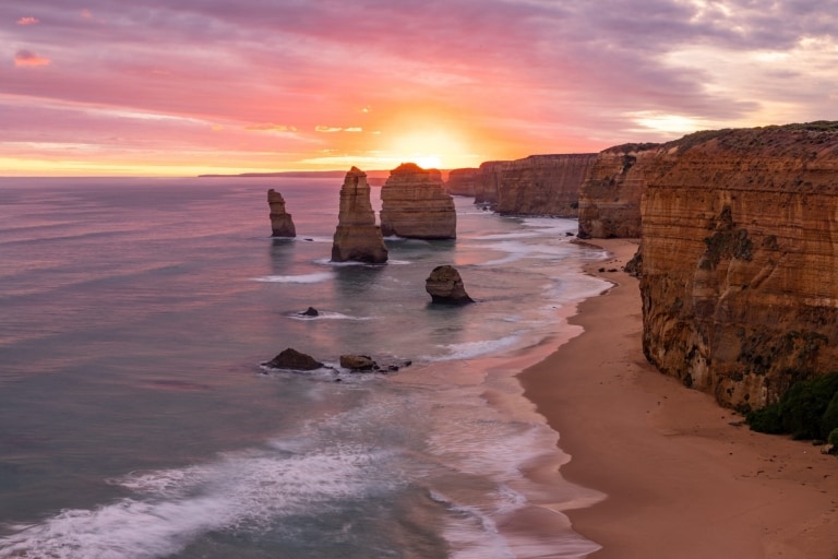 Oceania Tours and Safaris, 12 Apostles, Great Ocean Road, Victoria © Tourism Australia