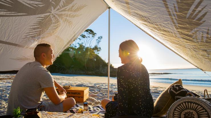 Picnic by Hyams Beach Hampers, Blenheim Beach, Jervis Bay, NSW © Destination NSW