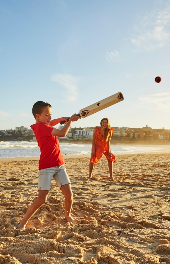 Bondi Beach, Sydney, NSW © Tourism Australia