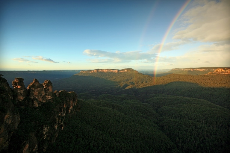 新南威爾士藍山格羅斯山谷的三姐妹峰©David Ireland，澳洲旅遊局