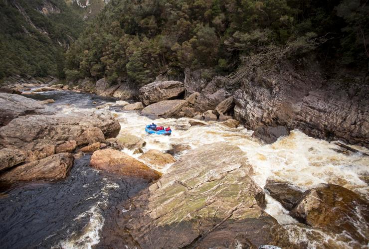 People whitewater rafting through rocky rapids with Franklin River Rafting, Franklin-Gordon Wild Rivers National Park, Tasmania © Tourism Australia